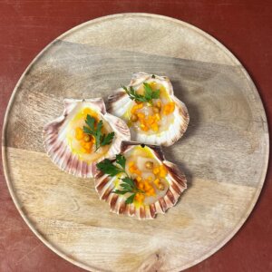 * HAPJE CARPACCIO VAN COQUILLE MET POMPOENZALF
